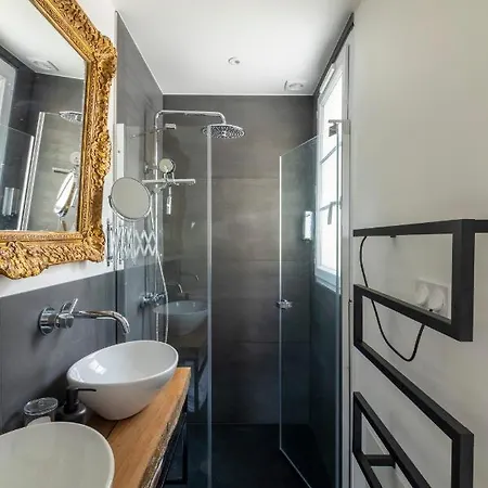 Maisondeschaumes-paris Bed & Breakfast